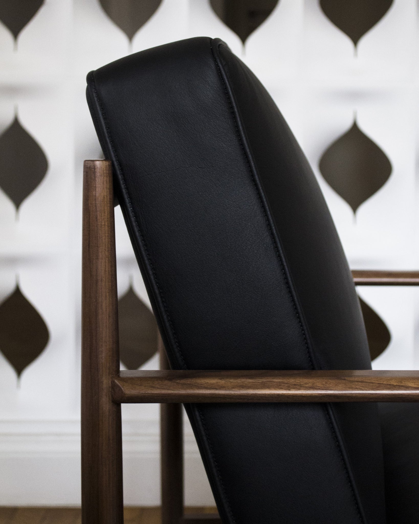 Black Leather and Walnut Armchair | Gaia