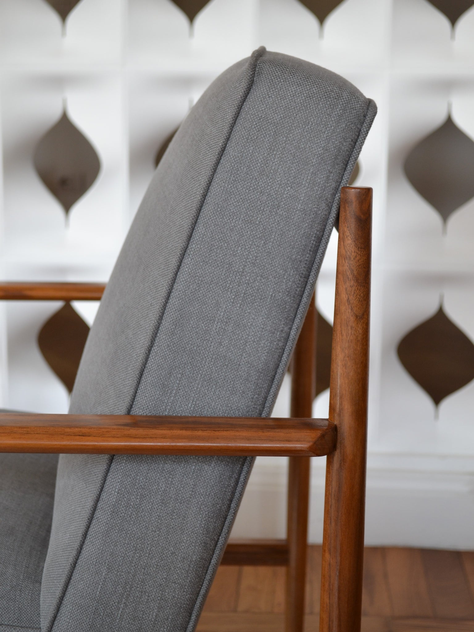 Cotton-Linen Grey and Walnut Armchair | Gaia