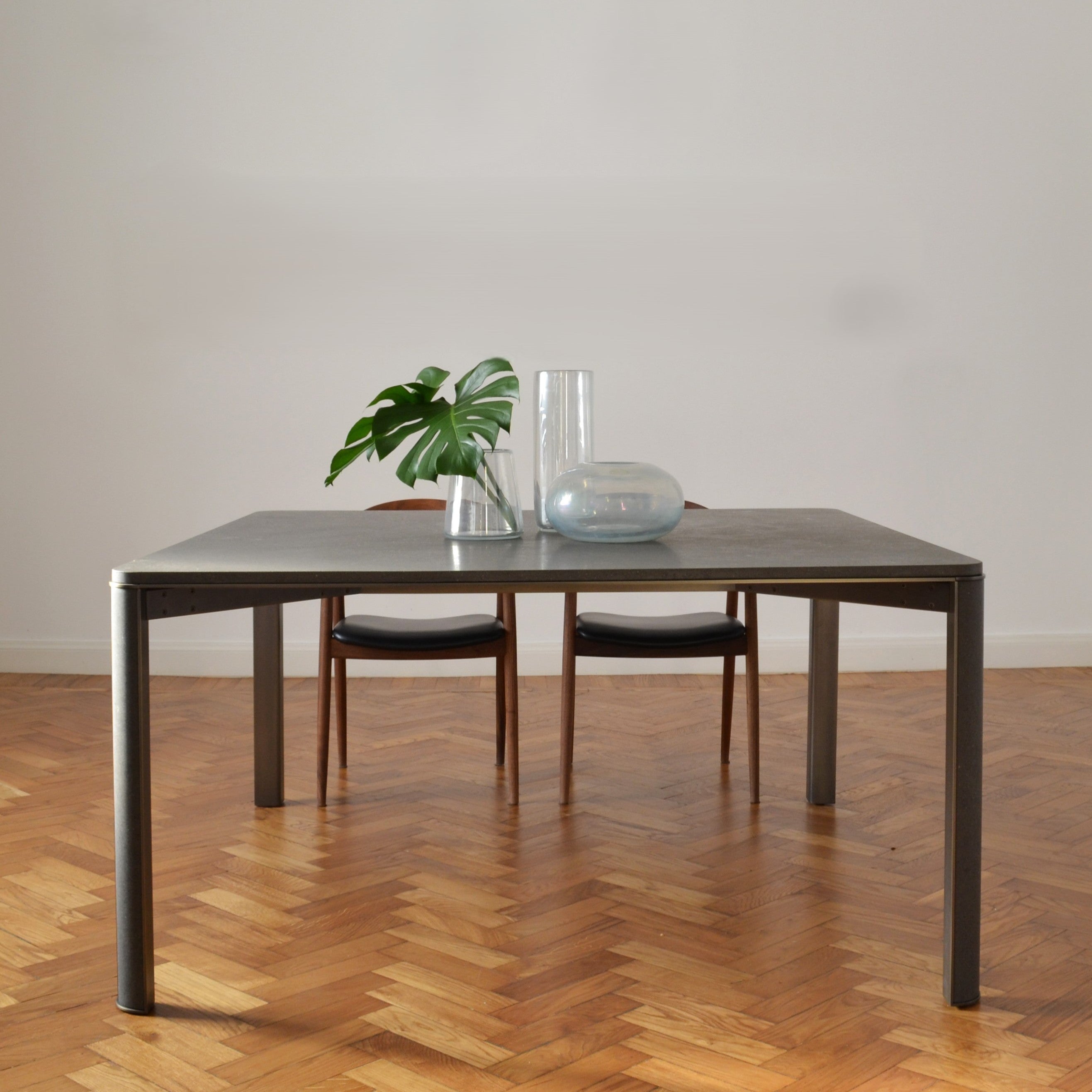 Basaltina Square Table | Gregorio